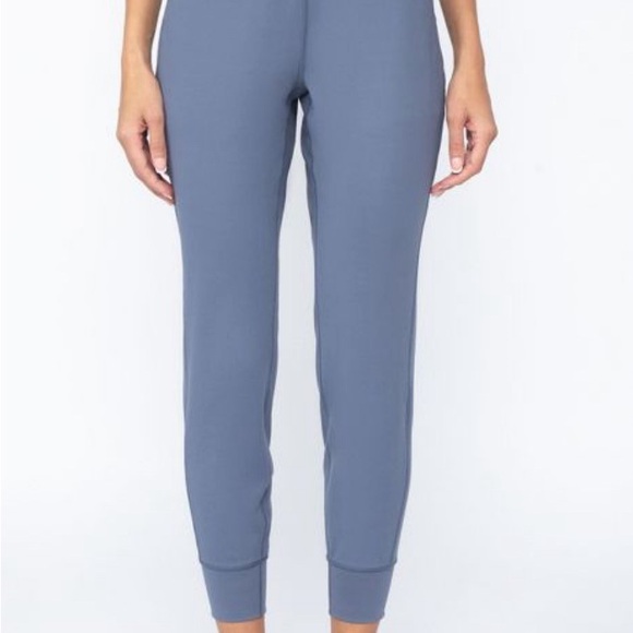 90 Degree By Reflex Interlock Greenwich Jogger with Zipper Pockets and Back Yoke - Picture 2 of 3